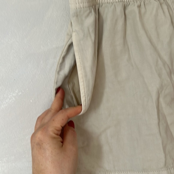 Aritzia Wilfred Free Nova 3" Short GD birch Size M - Picture 4 of 8